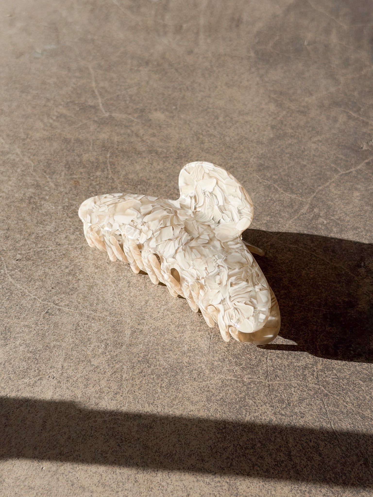 Caramel Claw Clip in Cream