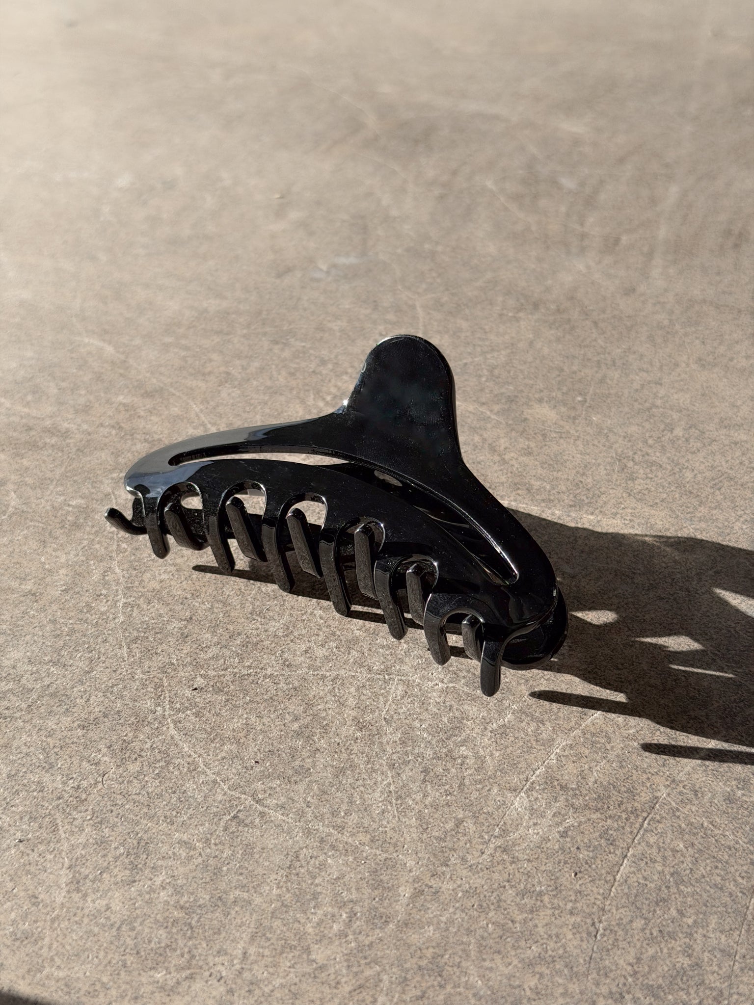 Vinnie Claw Clip in Black