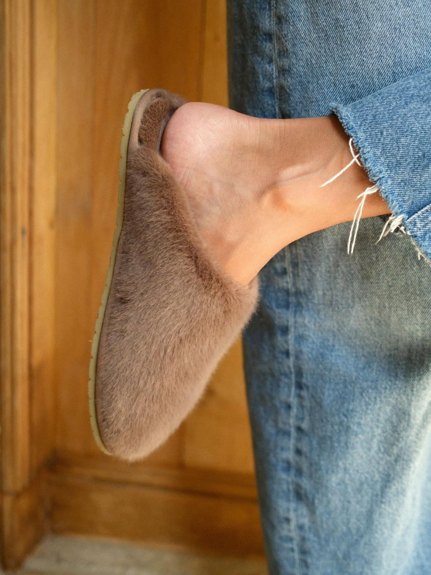 Lounge Faux Fur Slipper in Taupe